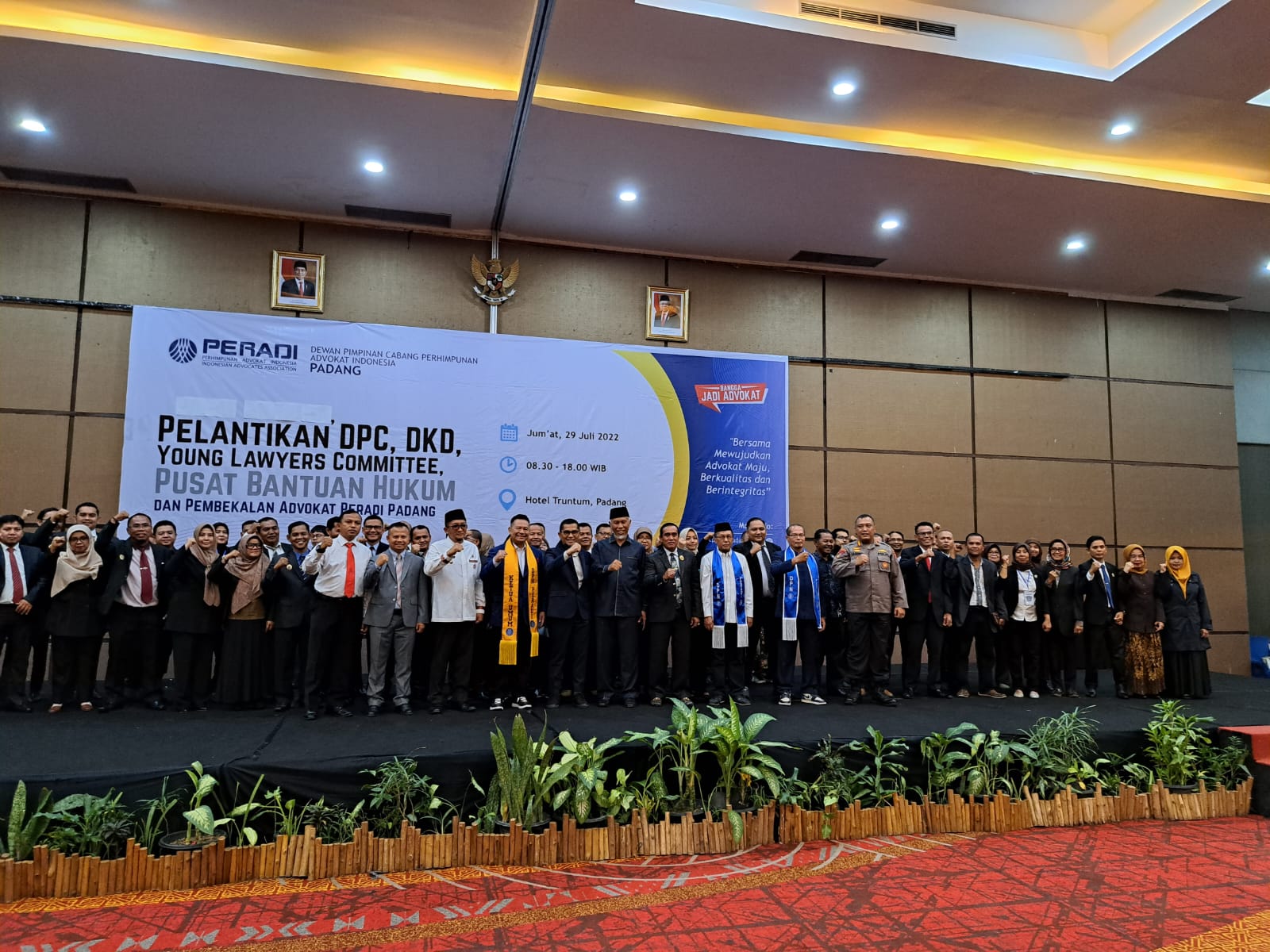 Pelantikan DPC, DKD, YLC, PBH dan Pembekalan Advokat Peradi Padang Masa Jabatan 2022-2027. Foto: istimewa. 