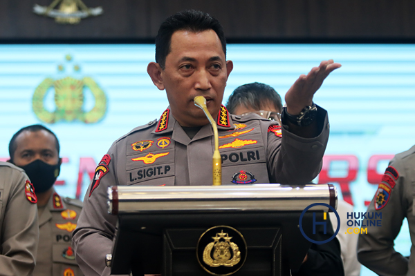 Kapolri Jenderal Listyo Sigit Prabowo bersama jajarannya saat menyampaikan perkembangan terbaru kasus pembunuhan Brigadir J di Gedung Rupatama Mabes Polri, Selasa (9/8/2022). Foto: RES