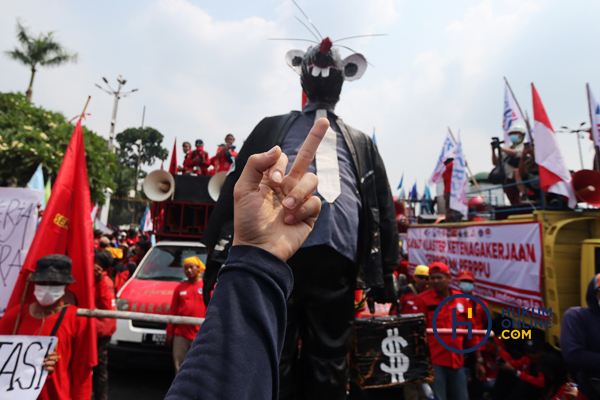Aksi Sejuta Buruh Tuntut DPR Cabut UU Omnibus Law Cipta Kerja 2.jpg