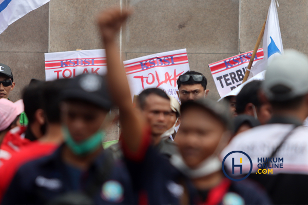 Aksi Sejuta Buruh Tuntut DPR Cabut UU Omnibus Law Cipta Kerja 6.jpg