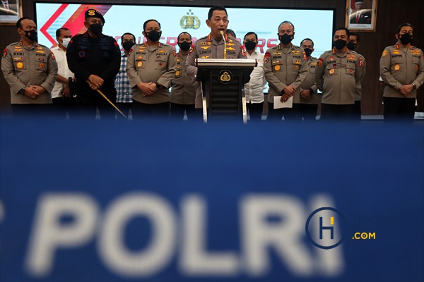 Kapolri Jenderal Listyo Sigit Prabowo bersama jajarannya saat menyampaikan perkembangan terbaru kasus pembunuhan Brigadir J di Gedung Rupatama Mabes Polri, Selasa (9/8) lalu. Foto: RES