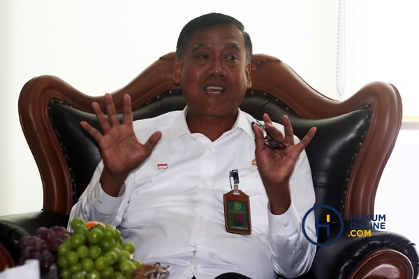Ketua Pengadilan Negeri Jakarta Pusat Liliek Prisbawono Adi saat berbincang dengan Hukumonline, Selasa (9/8/2022). Foto: RES