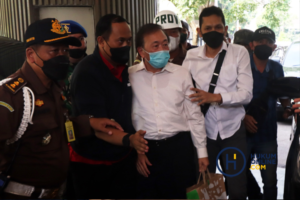 Tersangka Kasus Korupsi 78 Triliun Surya Darmadi Ditahan Kejagung Setibanya di Indonesia 4.jpg