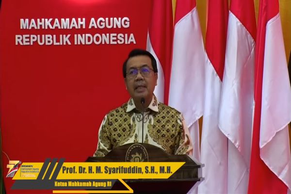 Ketua MA M. Syarifuddin dalam rangkaian acara pemberian Anugerah MA Tahun 2022 bersamaan perayaan HUT MA ke-77, Jumat (19/8/2022). Foto: ADY