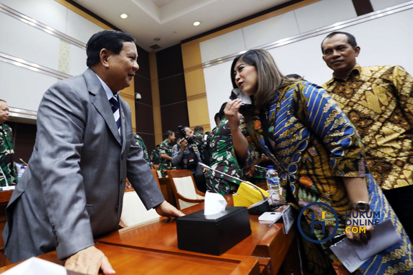 Prabowo Rangkul Jenderal Andika dan KSAD Dudung di Hadapan Komisi I DPR 2.jpg