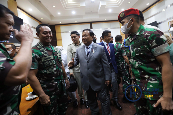 Prabowo Rangkul Jenderal Andika dan KSAD Dudung di Hadapan Komisi I DPR 5.jpg