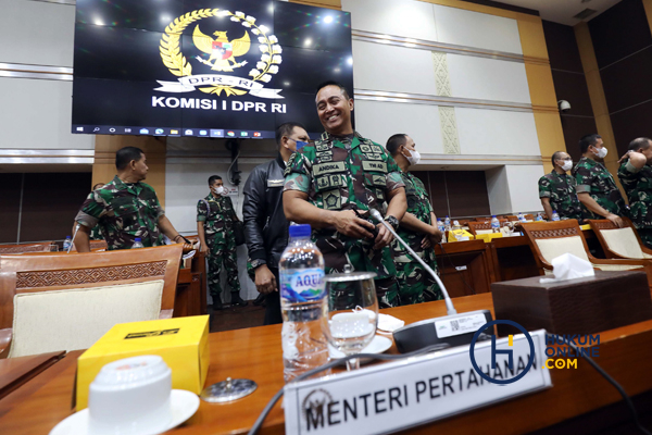 Prabowo Rangkul Jenderal Andika dan KSAD Dudung di Hadapan Komisi I DPR 6.jpg