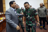 Prabowo Rangkul Jenderal Andika dan KSAD Dudung di Hadapan Komisi I DPR 4.jpg