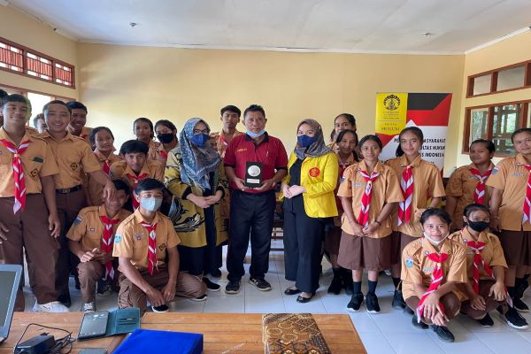 Tim Pengabdian Masyarakat dosen FHUI saat melakukan penyuluhan hukum kepada ratusan pelajar SMK di Kabupaten Buleleng, Bali soal perjanjian kerja. Foto: Istimewa