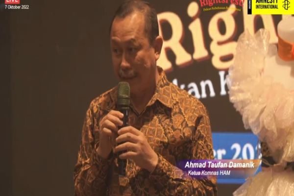Ketua Komnas HAM Ahmad Taufan Damanik saat acara Rights Fest yang digelar Amnesty International, Jumat (7/10/2022). Foto: Istimewa
