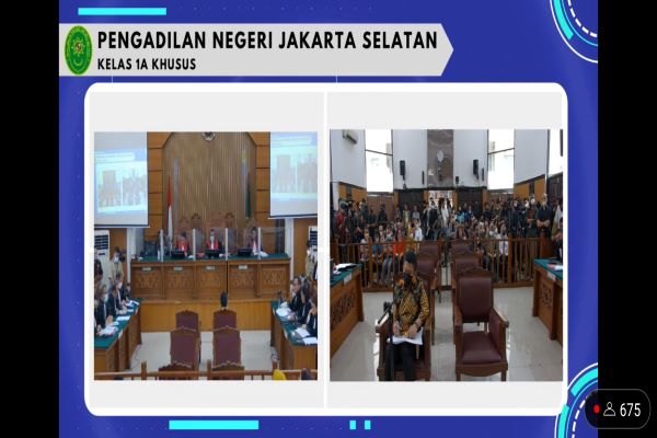 Terdakwa Ferdy Sambo saat menjalani sidang perdana pembacaan dakwaan di ruang sidang PN Jakarta Selatan, Senin (17/10/2022). Foto: FKF