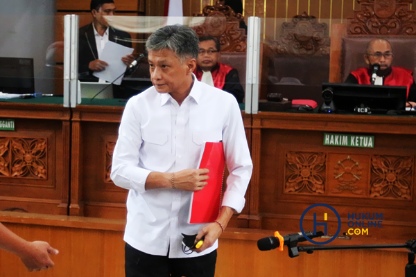 Brigjen Pol Hendra Kurniawan usai menjalani sidang pembacaan surat dakwaan terkait tindak pidana obstruction of justice di PN Jakarta Selatan, Rabu (19/10/2022). Foto: RES