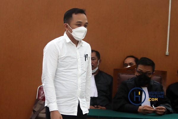 Pengadilan Negeri (PN) Jakarta Selatan menggelar sidang pembacaan eksepsi dengan terdakwa Ricky Rizal Wibowo yang didakwa bersama-sama dengan Ferdy Sambo CS dalam kasus dugaan pembunuhan berencana terhadap Brigadir J, Kamis (20/10). Foto: RES