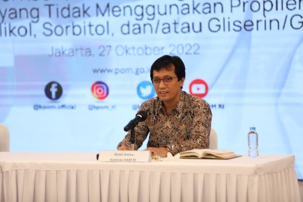 Anggota Komnas HAM Munafrizal Manan saat konferensi pers bersama BPOM, Kamis (27/10/2022). Foto: ADY 