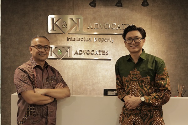 Managing Partner K&K Advocates, Justisiari P. Kusumah dan Partner K&K Advocates, Danny Kobrata. Foto: REZA.