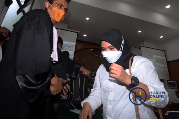 Majelis hakim Pengadilan Negeri Jakarta Selatan (PN Jaksel) mencecar Susi, asisten rumah tangga (ART) keluarga mantan Kadiv Propam Polri Irjen Pol. Ferdy Sambo. Foto: RES