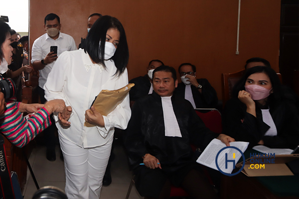 Ferdy Sambo dan Putri Candrawathi Kembali Tebar Kemesraan di Sidang Lanjutan Kasus Pembunuhan Brgadir J 4.jpg