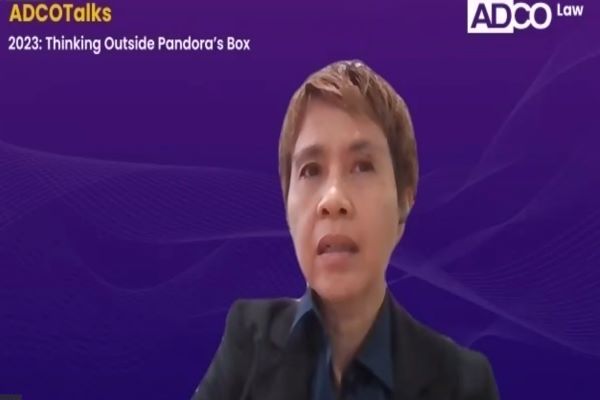 Partner ADCO Law, Alexandra Gerungan dalam webinar ADCOTalks bertajuk '2023: Thinking Outside Pandora', Selasa (29/11/2022). Foto: FKF