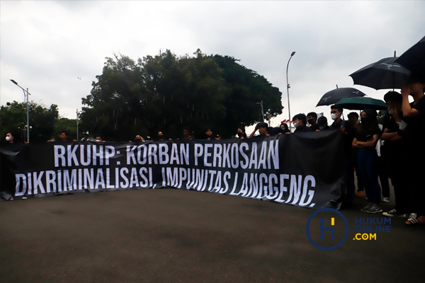 Demo Depan Istana Presiden, Koalisi Masyarakat Sipil Kecam RKUHP Mau Disahkan 5.jpg
