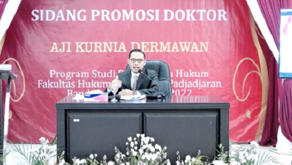 Aji Kurnia Dermawan saat Sidang promosi Doktor di Fakultas Hukum Universitas Padjadjaran (FH UNPAD), Senin (5/12). Foto: WIL 