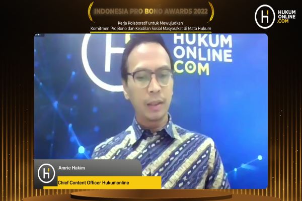 Chief Content Officer Hukumonline Amrie Hakim saat memberi sambutan di ajang Pro Bono Awards Tahun 2022, Kamis (15/12/2022). Foto: FKF
