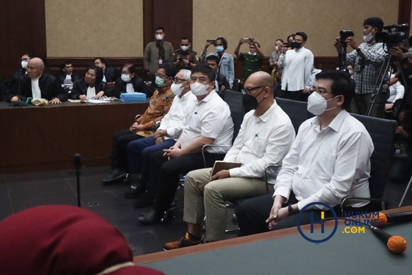 Sidang pembacaan putusan para terdakwa kasus korupsi persetujuan ekspor CPO, termasuk minyak goreng di Pengadilan Tindak Pidana Korupsi (Tipikor), Jakarta, Rabu (4/1). Foto: RES