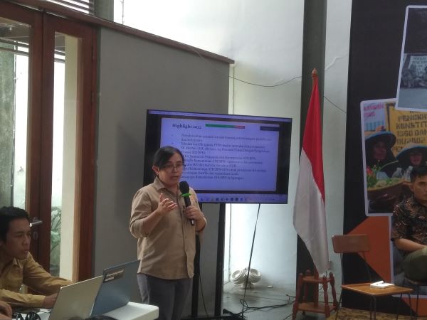 Sekjen Konsorsium Pembaruan Agraria (KPA) Dewi Kartika saat peluncuran Catahu KPA Tahun 2022 di Jakarta, Senin (9/1/2023). Foto: ADY