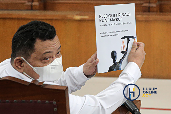 Terdakwa Kuat Maruf saat membacakan pledoi di sidang lanjutan pembunuhan berencana terhadap Brigadir J di PN Jakarta Selatan, Selasa (24/1/2023). Foto: RES