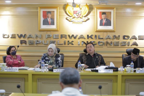 Rapat dengar pendapat yang digelar DPD membahas evaluasi UU Penjaminan dengan pemangku kepentingan di Komplek Gedung Parlemen, Selasa (24/1/2023). Foto: RFQ