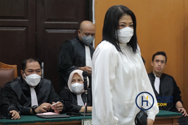 Salah satu terdakwa dalam kasus dugaan pembunuhan berencana terhadap Brigadir J, Putri Candrawathi. Foto: RES