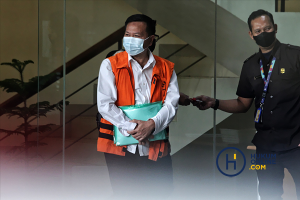 Pemeriksaan Tersngka Kakanwil BPN Riau 1.jpg