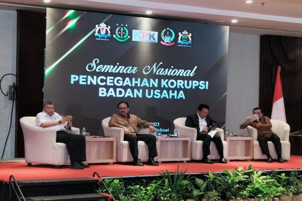 Seminar dan Diskusi Nasional Pencegahan Tindak Pidana Korupsi pada Badan Usaha di Balai Sidang Universitas Bosowa Makassar, Jumat (24/02). Foto: Istimewa