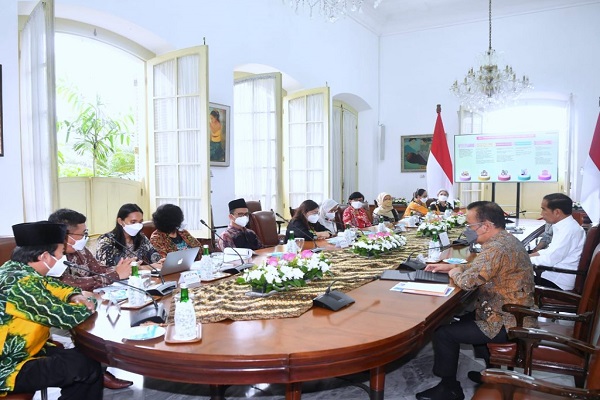 Pertemuan sejumlah komisioner Komnas Perempuan dengan Presiden Joko Widodo di Istana Kepresiden Bogor,  Jawa barat, Senin (27/2/2023). Foto: BPMI Setpres/Rusman