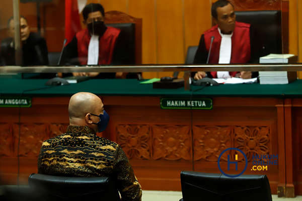 Tedy Minahasa saat menjalani persidangan di Pengadilan Negeri Jakarta Barat. Foto: RES