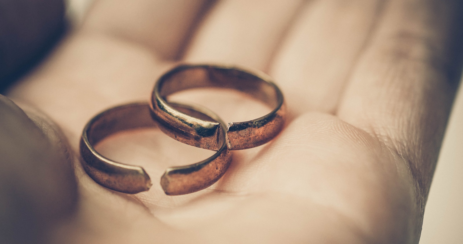 Pembatalan Perkawinan, Bedanya dengan Cerai dan Status Hukum Anak