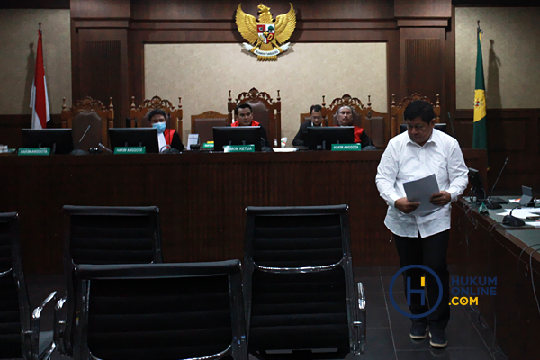 Sidang Dakwaan Penyuap Gubernur Papua 2.jpg