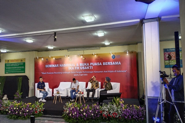 Seminar Nasional dan Buka Puasa Bersama IKA FH Usakti  bertema 'Telaah Perundang-undangan dalam Rangka Perlindungan Konsumen Aset Kripto di Indonesia, Kamis (6/4/2023). Foto: Jan