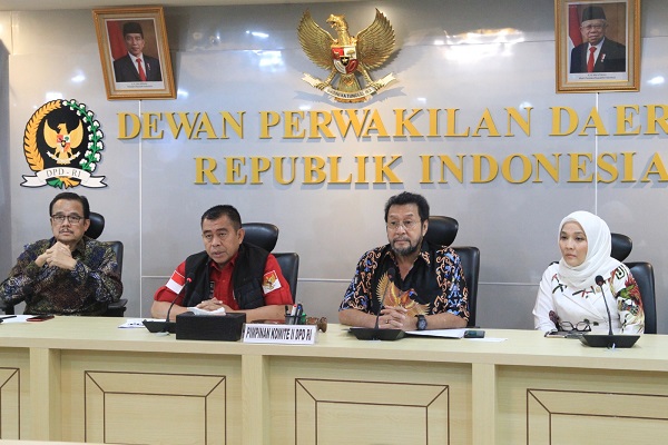 Konferensi pers Komite II DPD di Komplek Gedung Parlemen, Selasa (11/4/2023). Foto: Istimewa
