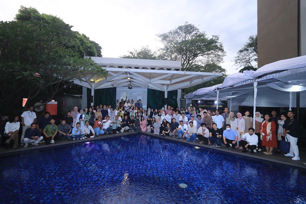 Seluruh karyawan Hukumonline mengadakan acara buka puasa bersama secara hybrid, Rabu (12/4). Foto: HOL