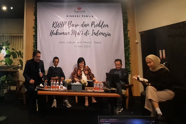 Kiri ke Kanan: Taufik Basari, Al Araf, Atnike Nova Sigiro, dan Usman Hamid dalam diskusi bertema 'KUHP Baru dan Problematika Hukuman Mati di Indonesia', Rabu (13/4/2023). Foto: Istimewa