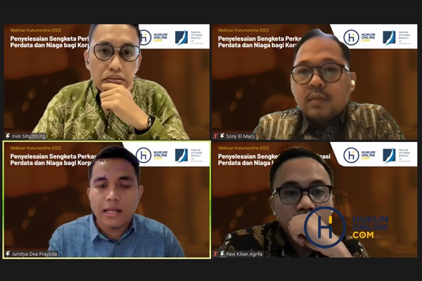 Partner di Siregar Setiawan Manalu Partnership (SSMP), Soni El Mars (kanan atas) dalam webinar Hukumonline bertema Penyelesaian Sengketa Perkara Litigasi Perdata dan Niaga bagi Korporasi. Kamis (4/5). Foto: RES