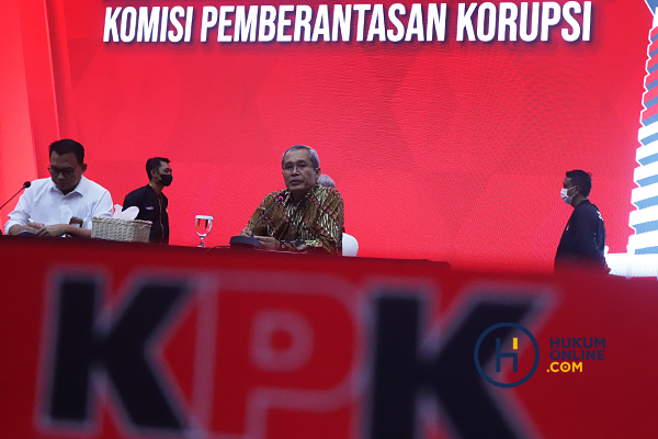 KPK Tahan Dirut Amarta Karya 2.jpg