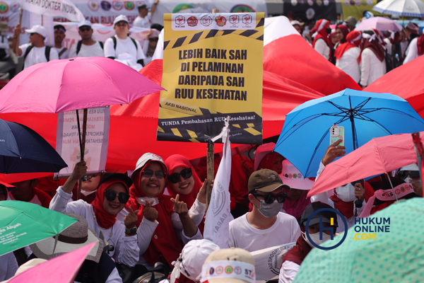 Demo Tolak RUU Kesehatan di Gedung DPR 3.jpg