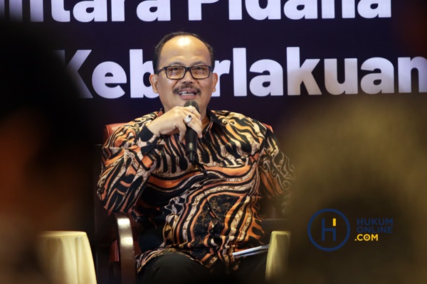 Hakim Agung Ketua Kamar Pidana Mahkamah Agung, Yohanes Priyana, dalam Seminar Urgensi Kebijakan Perantara Pidana Mati Guna Menyongsong Keberlakuan KUHP di Tahun 2026 di Jakarta, Selasa (27/6). Foto: RES