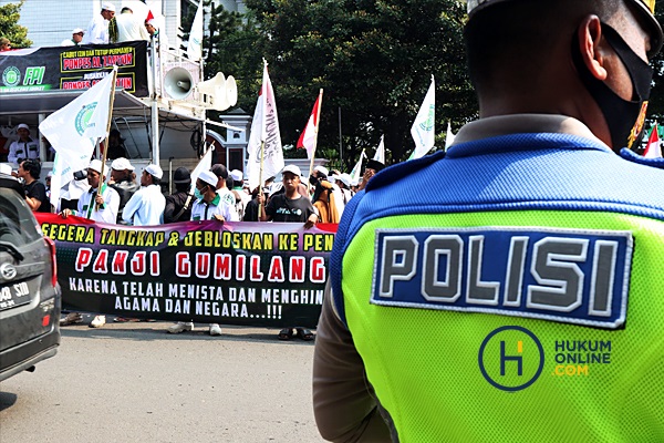 Aksi demonstrasi atas kasus yang mendera Panji Gumilang agar ditangani aparat penegak hukum. Foto: RES