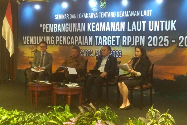 Kiri-kanan:Rajaratnam School of International Studies, NTU Singapore-Collin SL Koh, Bogat Widyatmoko, dan Bobby Adhityo Rizaldi dalam seminar  bertema Pembangunan Keamanan Laut Untuk Mendukung Pencapaian Target RPJPN 2025-2045, Rabu (5/7/2023). Foto: ADY