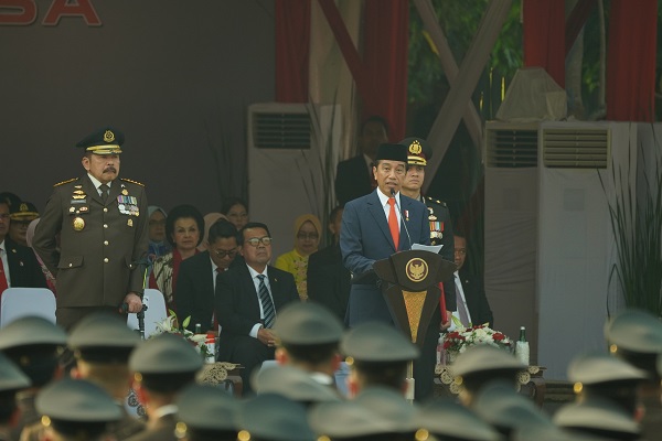 Presiden Joko Widodo saat berpidato pada upacara peringatan Hari Bhakti Adhyaksa ke-63, Sabtu (22/7/2023). Foto: kejaksaan.go.id