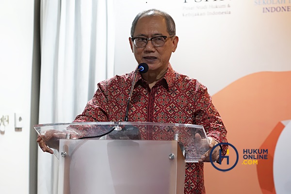 Ketua Sekolah Tinggi Hukum (STH) Indonesia Jentera, Arief Tarunakarya Surowidjojo saat pidato pembukaan Konferensi Nasional Kebebasan Sipil 2023 dengan tema 25 Tahun Merawat Kebebasan, Rabu (27/7/2023). Foto: RES
