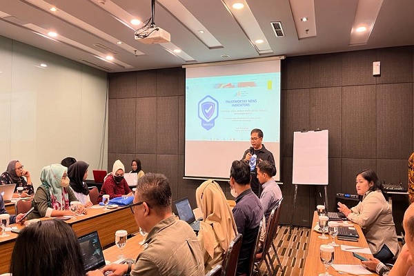 Direktur Eksekutif Asosiasi Media Siber Indonesia (AMSI) Adi Prasetya dalam diskusi bertajuk 'Terorisme dalam Pandangan Negara, Media dan Korban' di Jakarta, Rabu (26/7/2023). Foto: ASH 