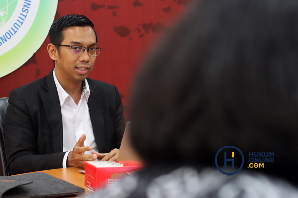 Kepala Puslitka MK Pan Mohamad Faiz saat menerima kunjungan Tim Hukumonline di Gedung MK Jakarta, Kamis (27/7/2023). Foto: RES